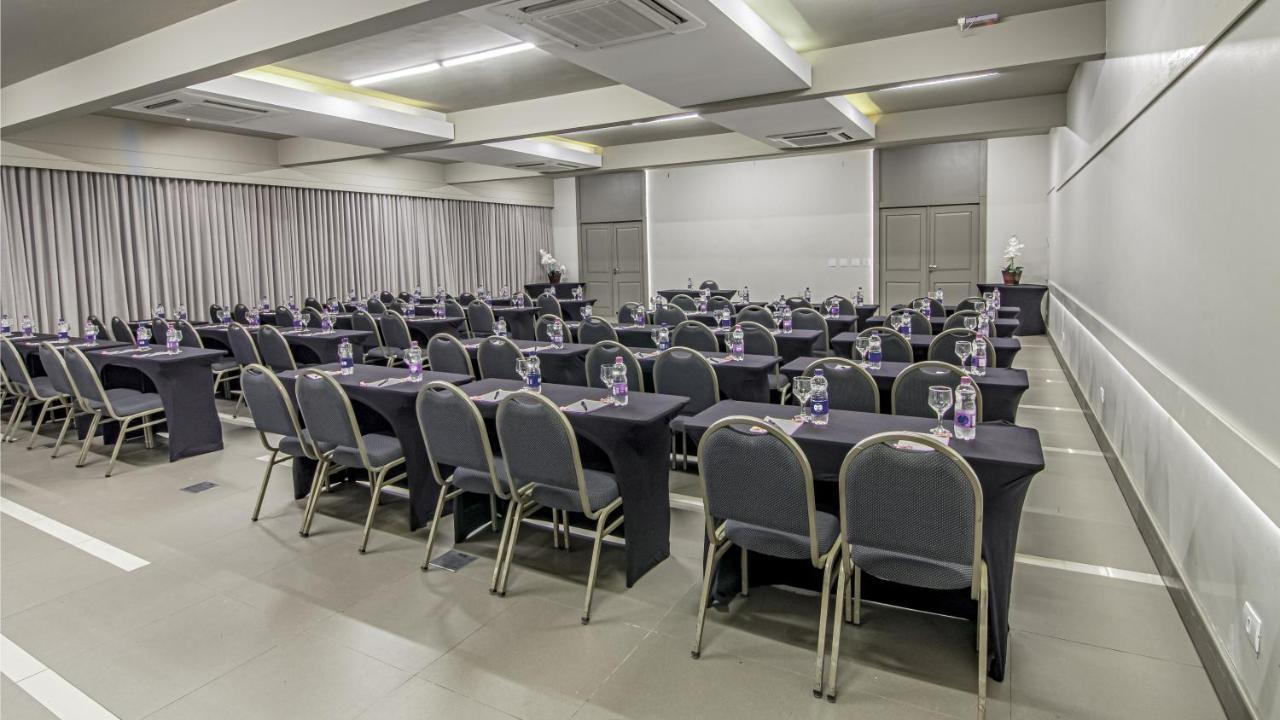 Hotel Deville Express Cascavel كاسكافيل المظهر الخارجي الصورة